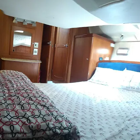 Botel Sailing Yacht Avara